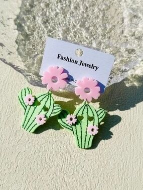 Fashion Retro Cactus Arylic Drop Earrings